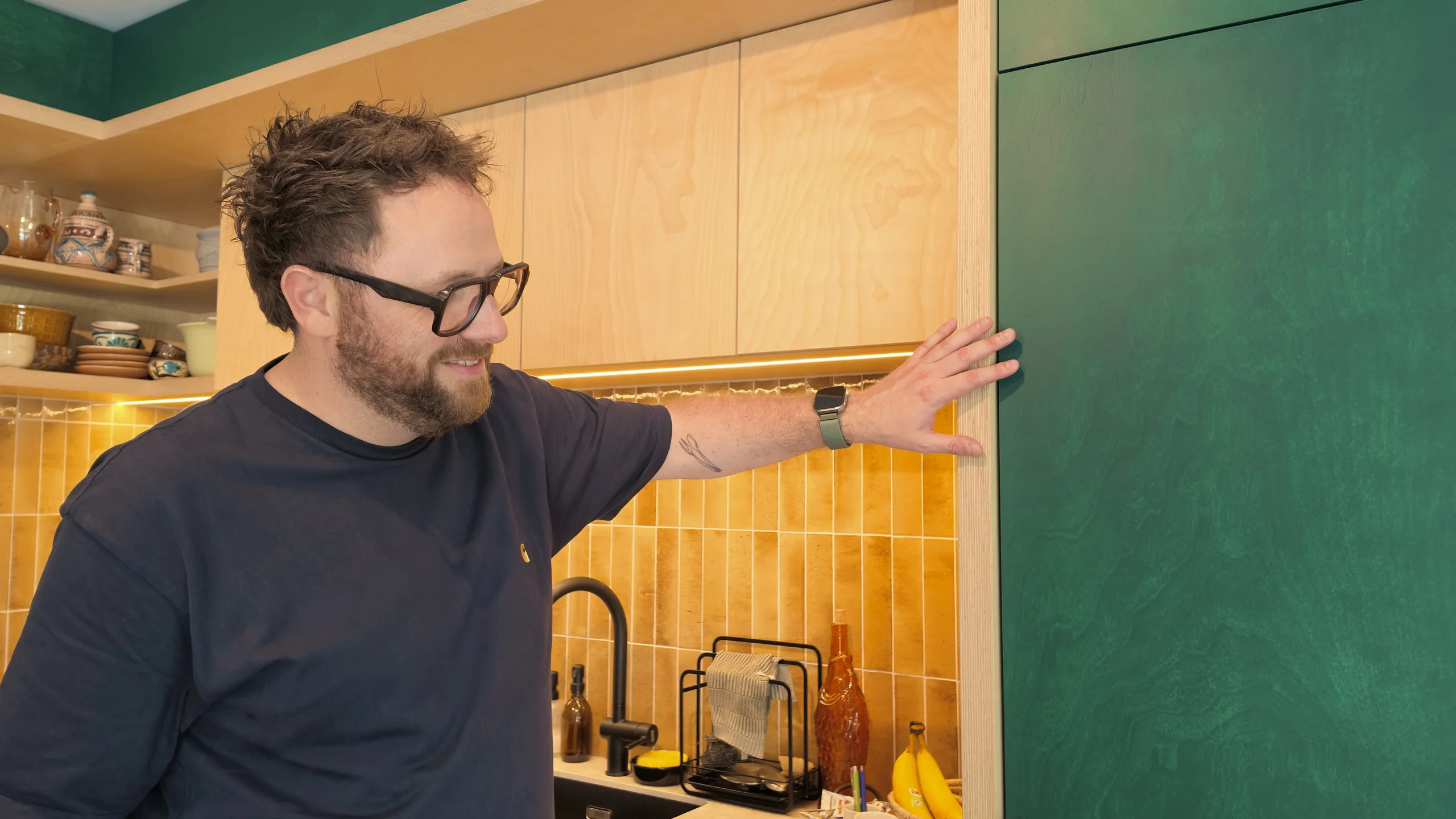 Afwerking houten front en kastenwand